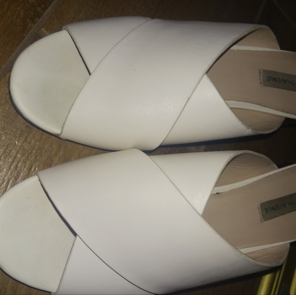 Sakes sandles - Picture 1 of 3